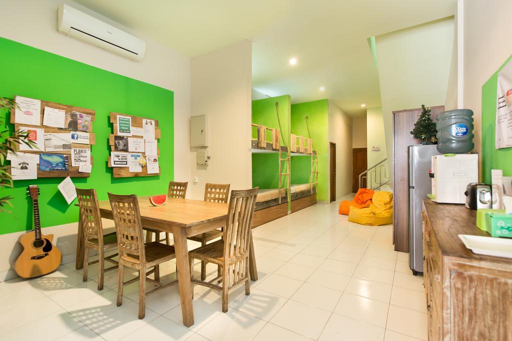 The Eco-Living Hostel Denpasar Exterior foto